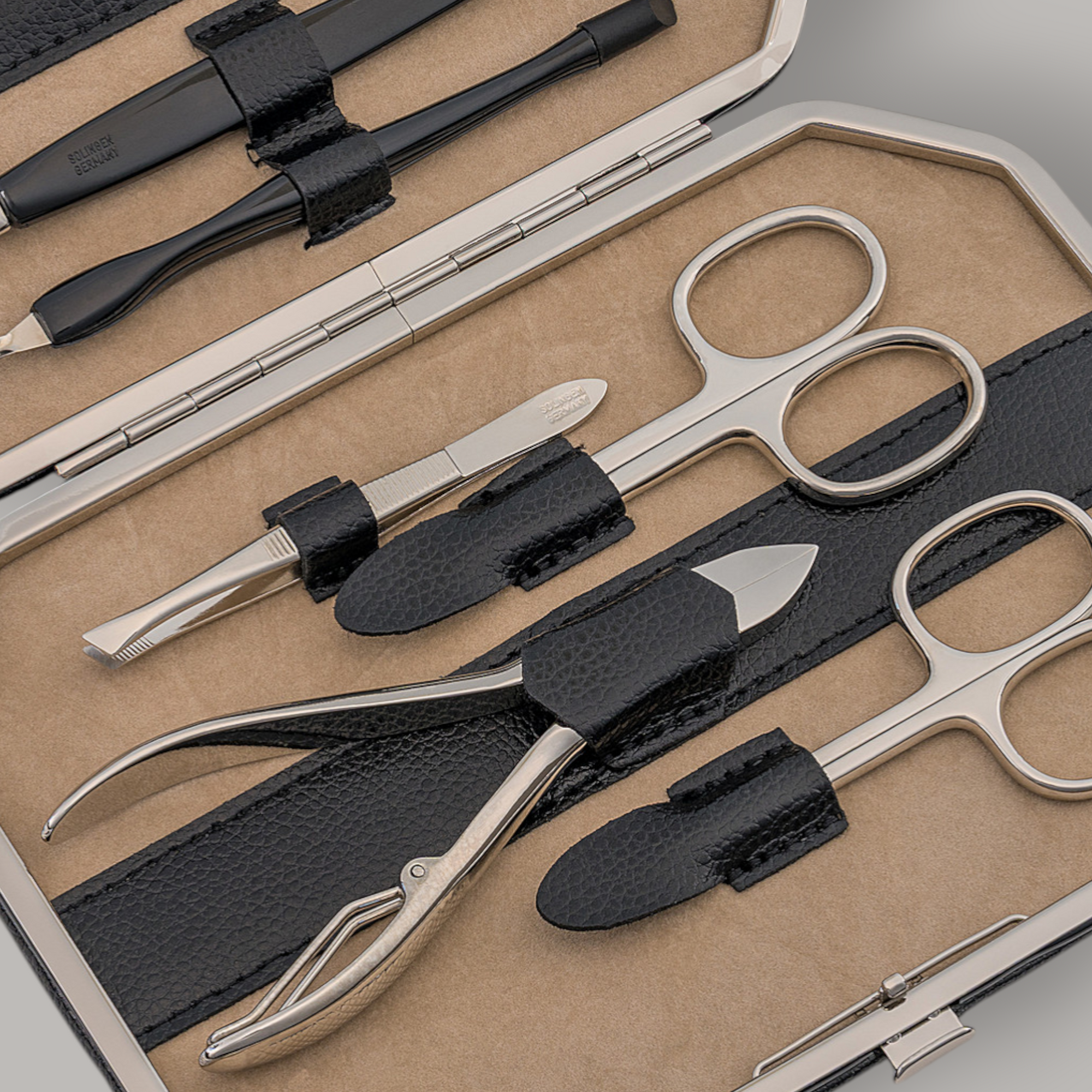 10-piece manicure case Beluga / black (leather)