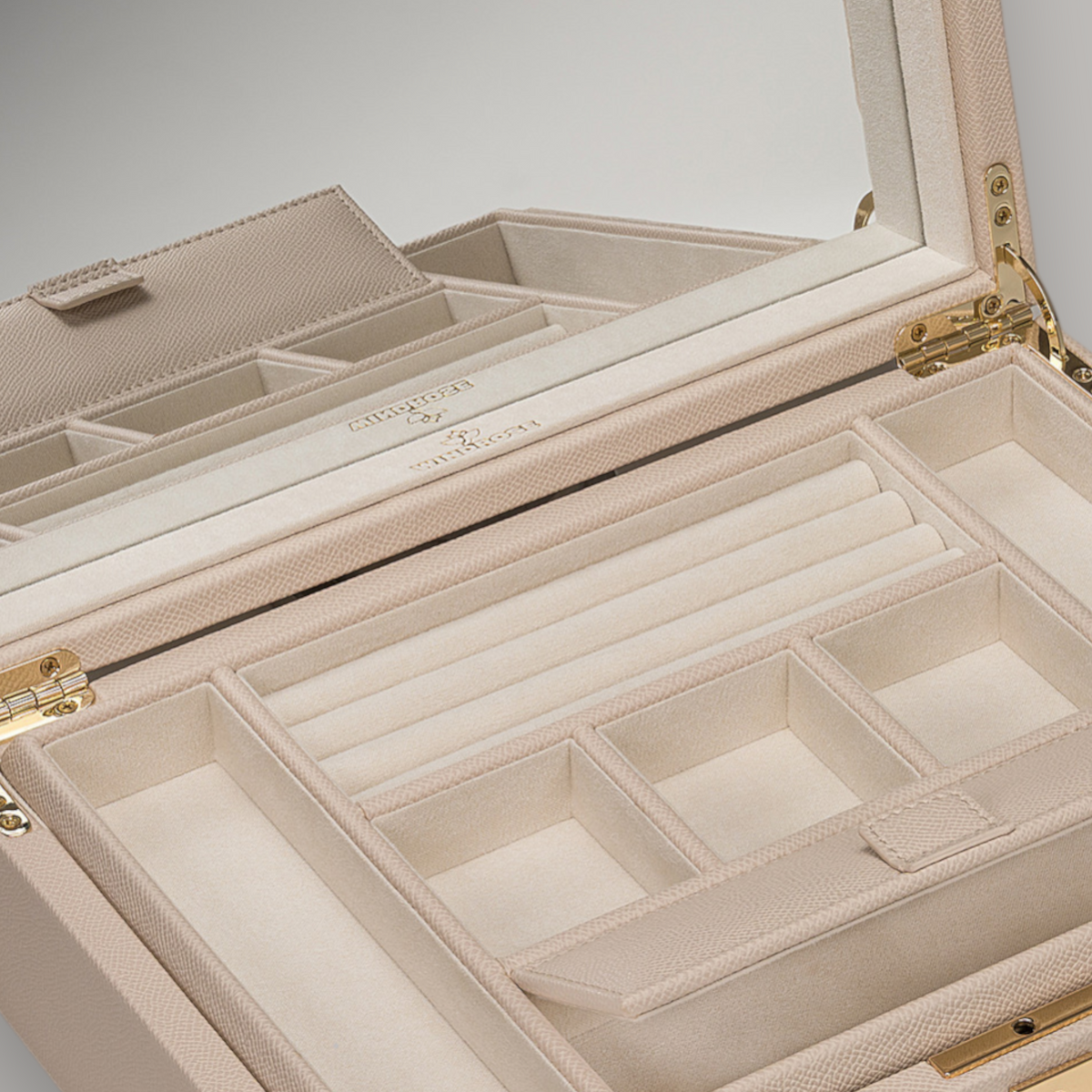 Charmbox luxora beige – Detailansicht Einsatz mit Fächern