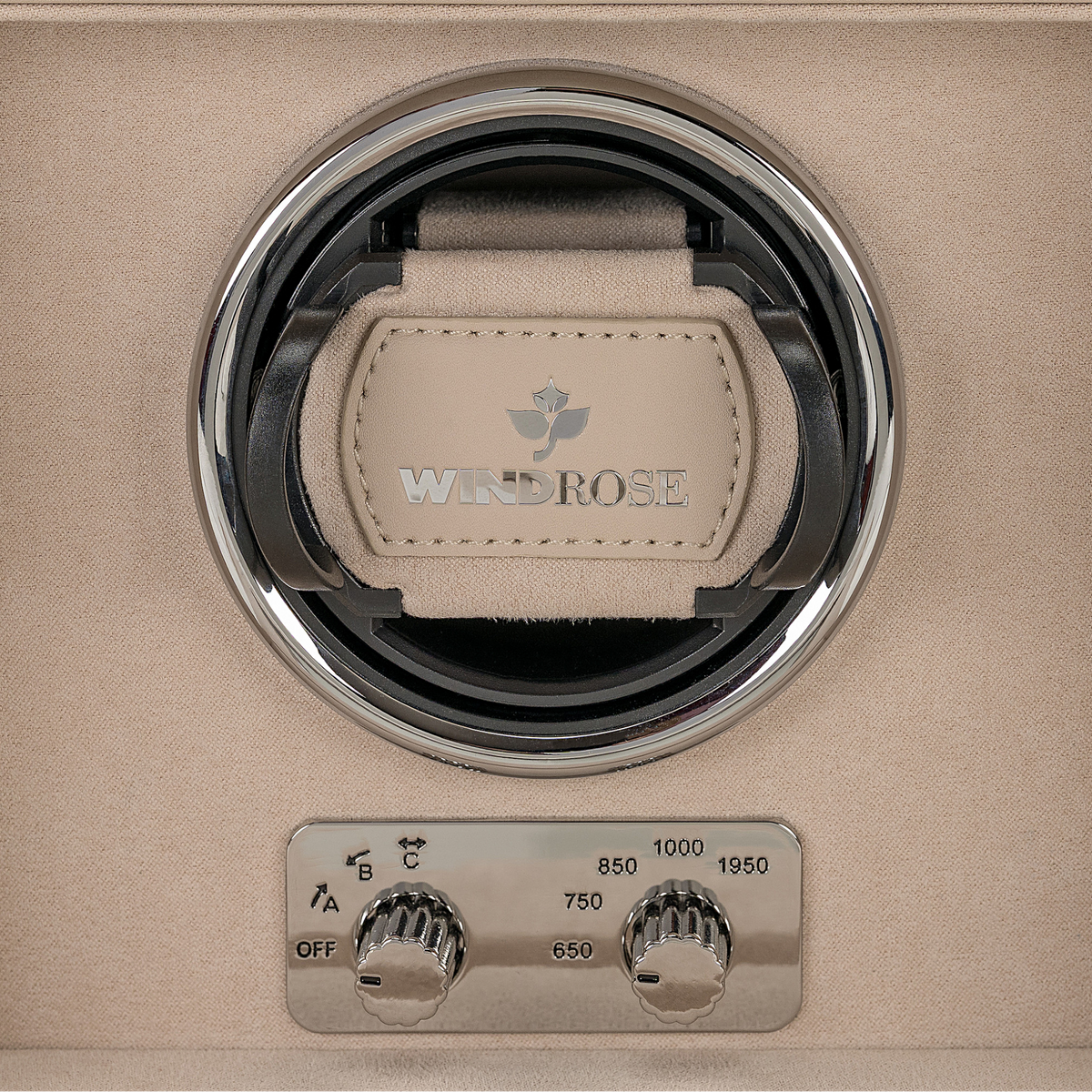 Uhrenbeweger 1 Uhr luxora beige-chrom – Detailansicht Uhrenhalter und Bedienfeld