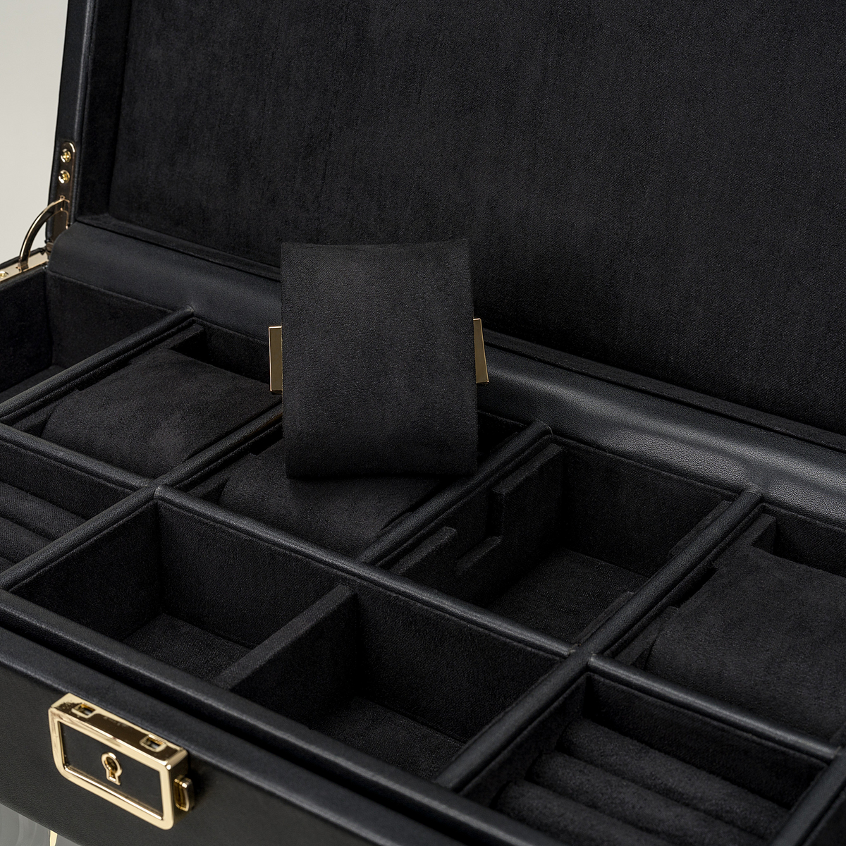 Uhrenbeweger 3 Uhren luxora schwarz-gold – Detailansicht Ablagefach